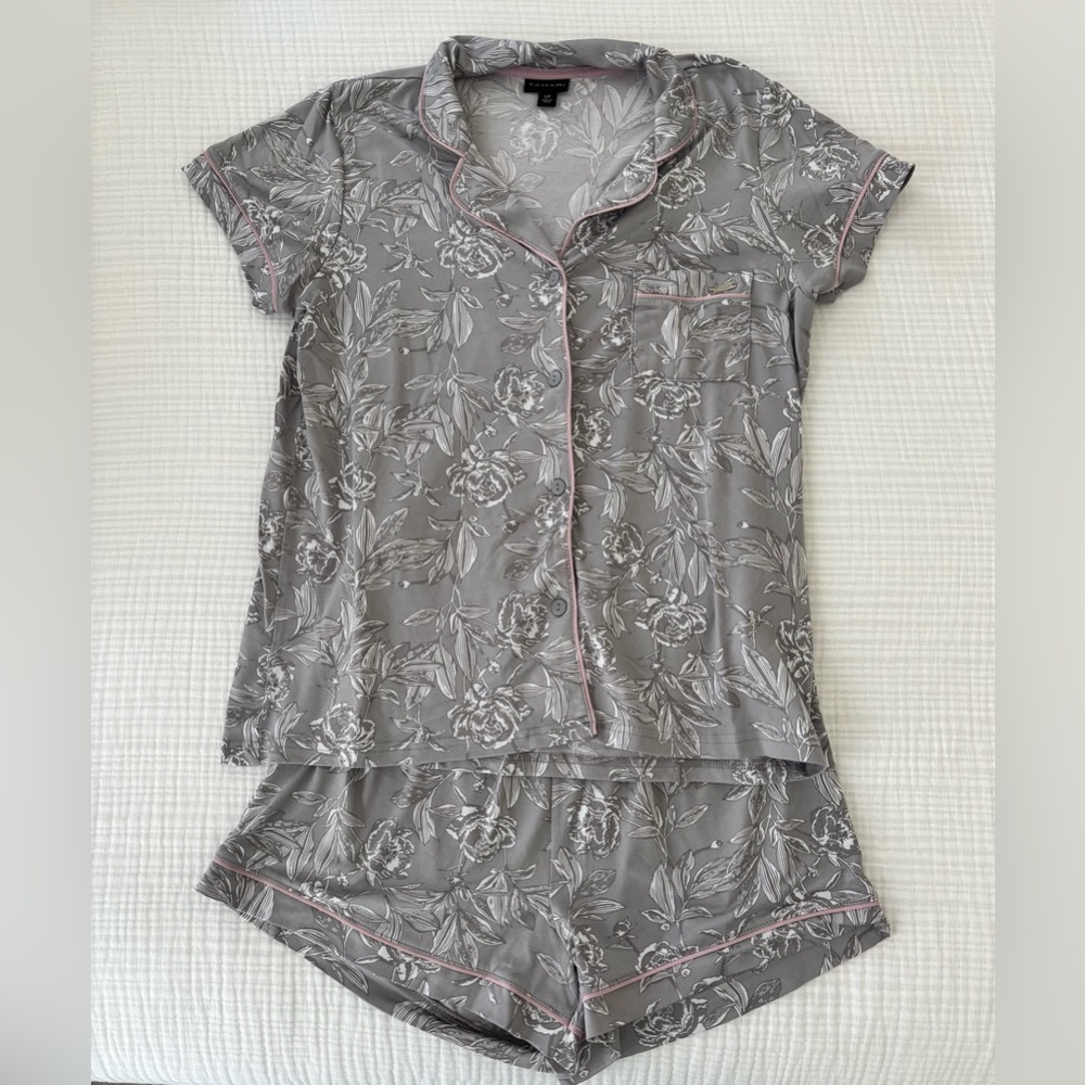 Tahari Gray Floral Short-Sleeve Pajama Set with Pink Piping Sz Small